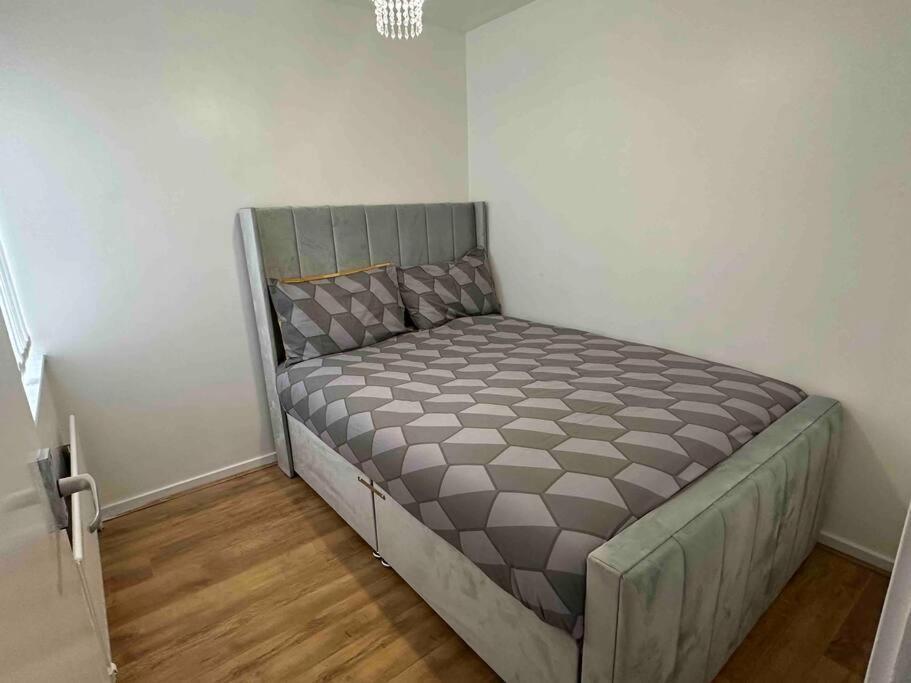 New! 4 Bedroom London House With Garden And Lawn Exterior photo
